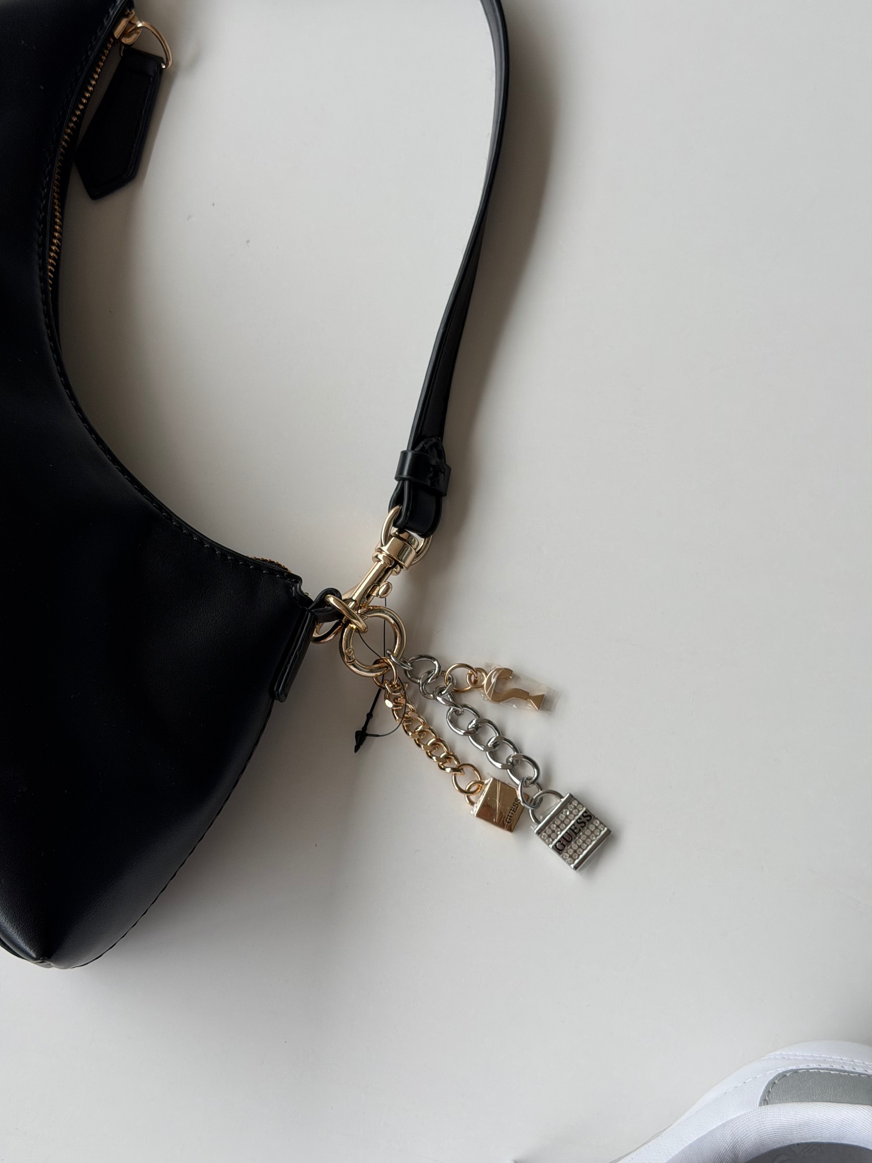 Shoulder bag Guess negra