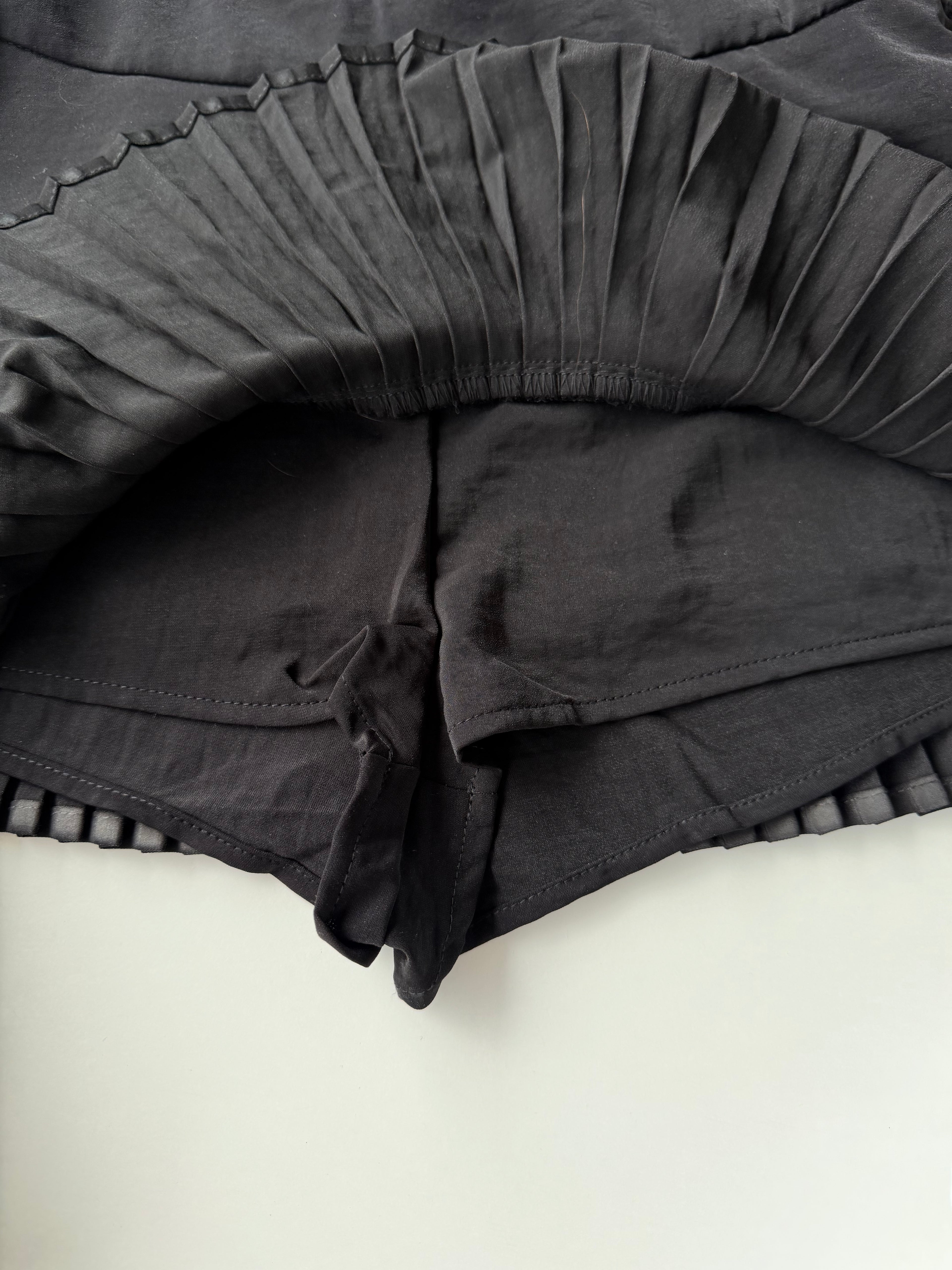 Skort negra tableada