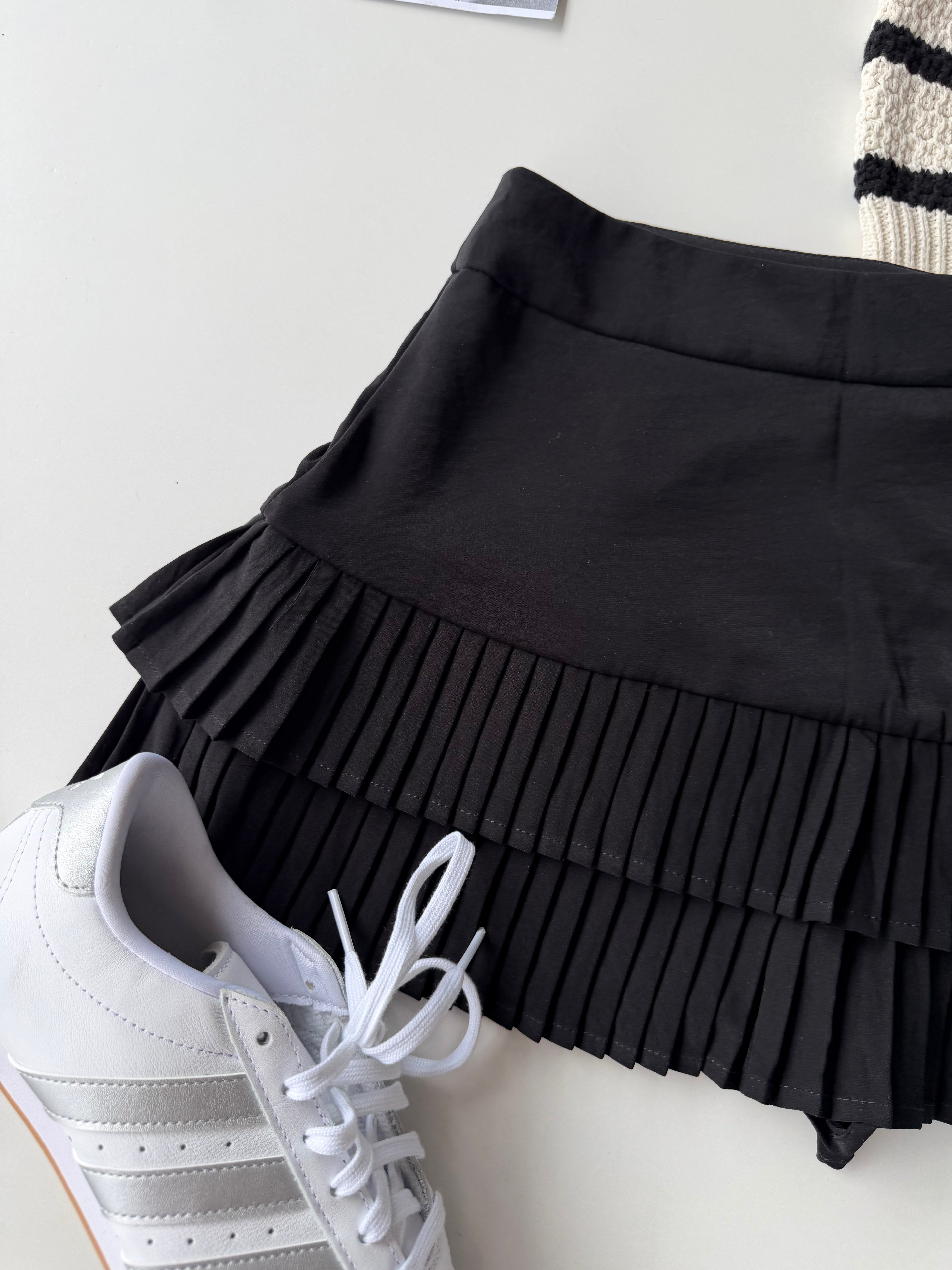 Skort negra tableada