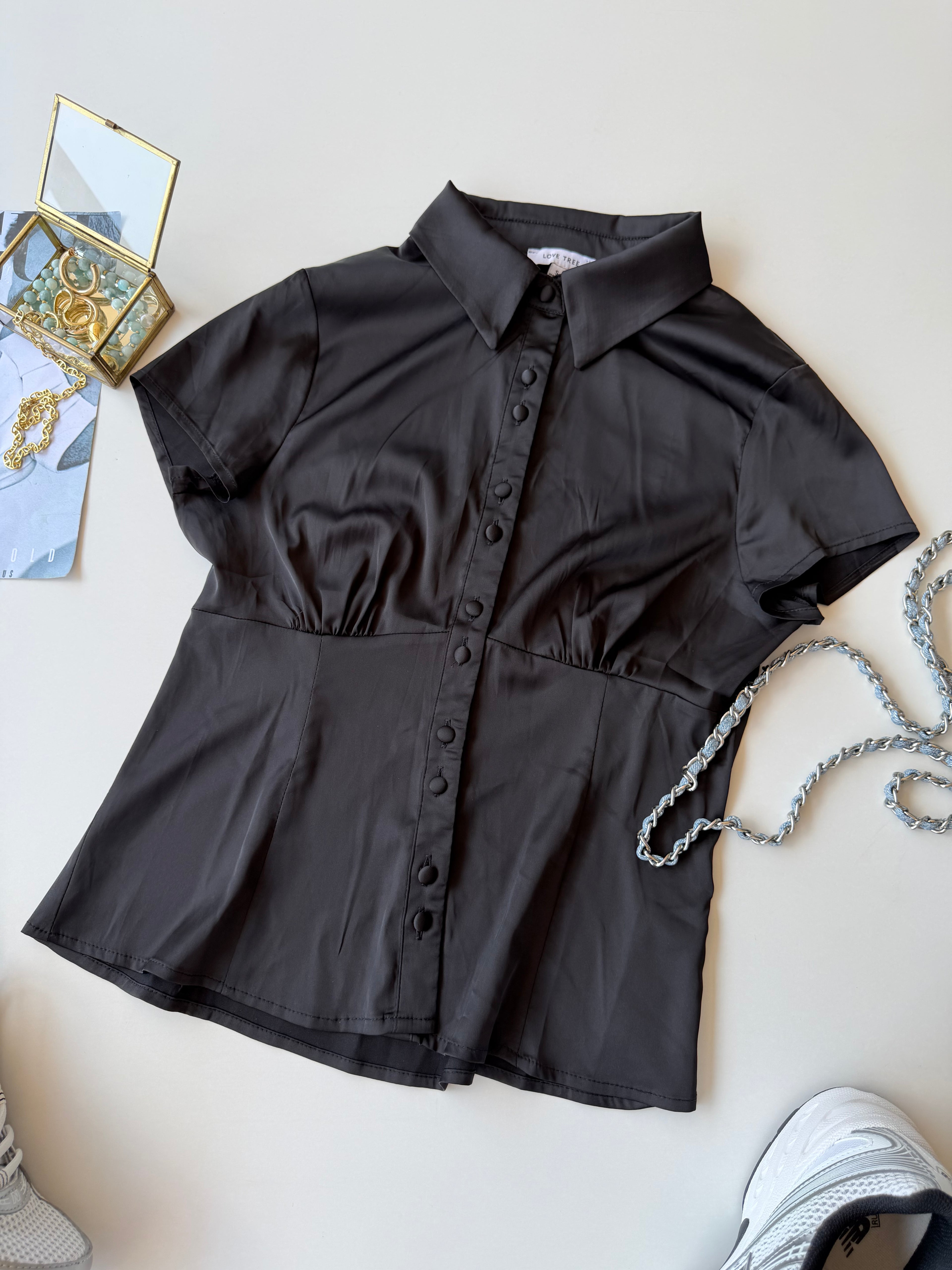 Top satinado Negro