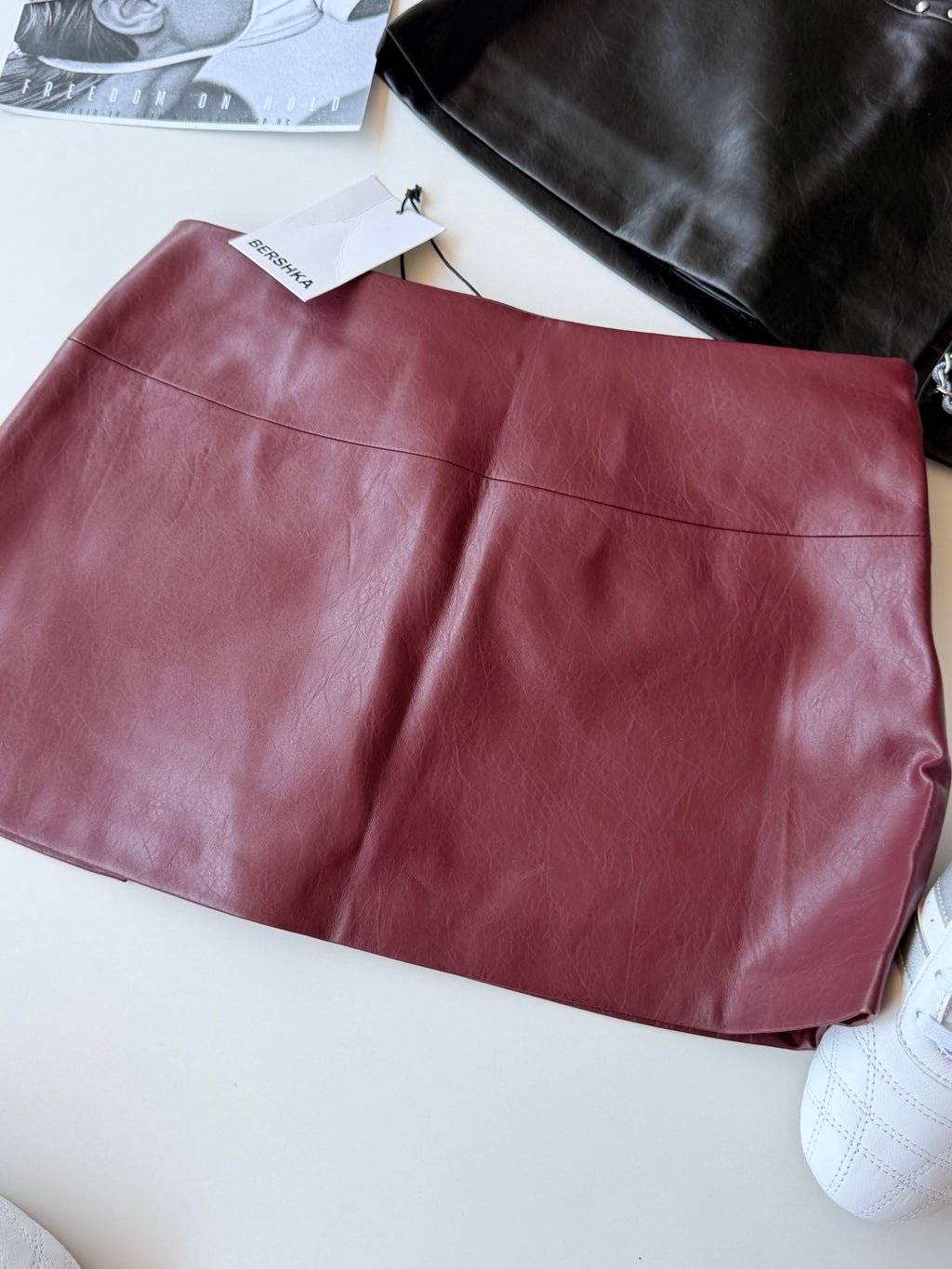 Falda polipiel BERSHKA