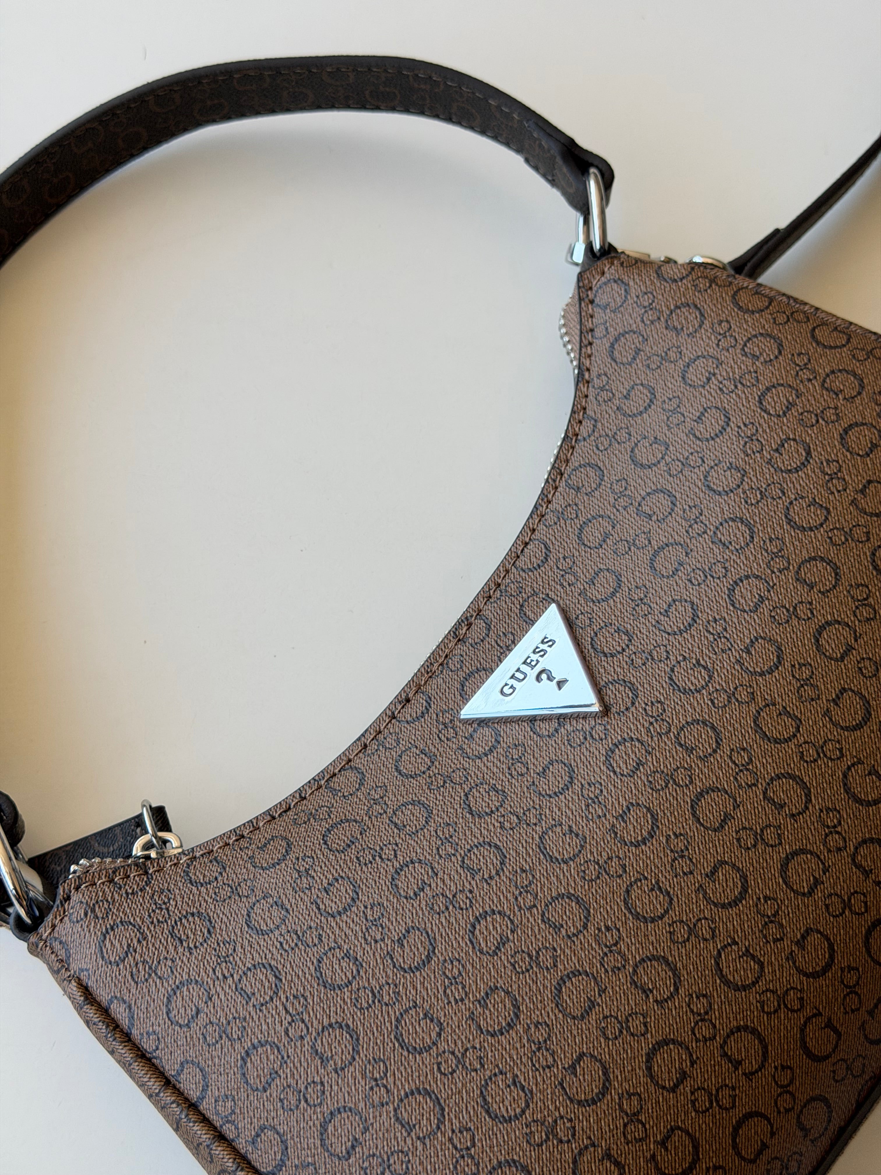 Bolsa Guess camel
