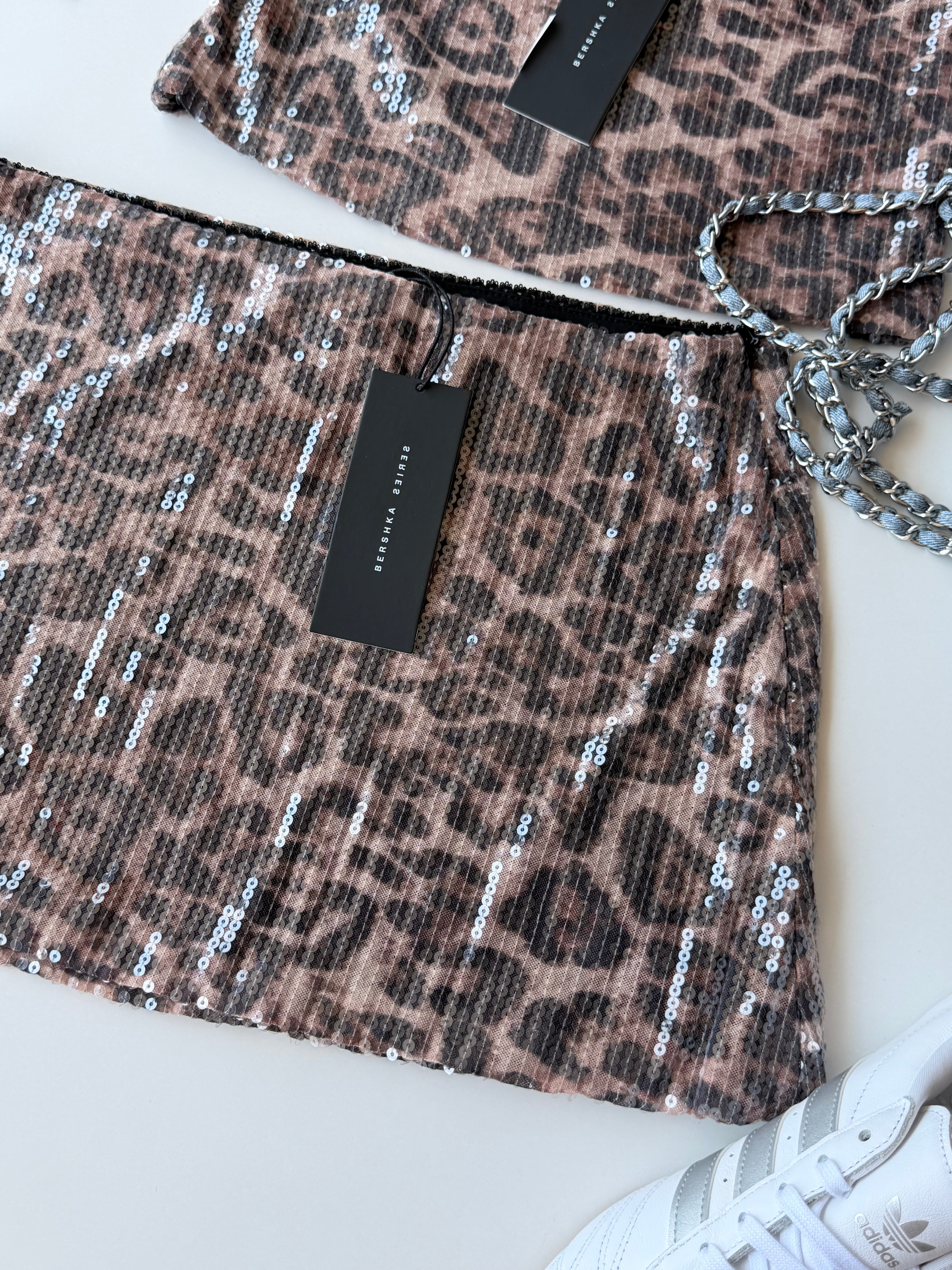 Conjunto BERSHKA de leopardo