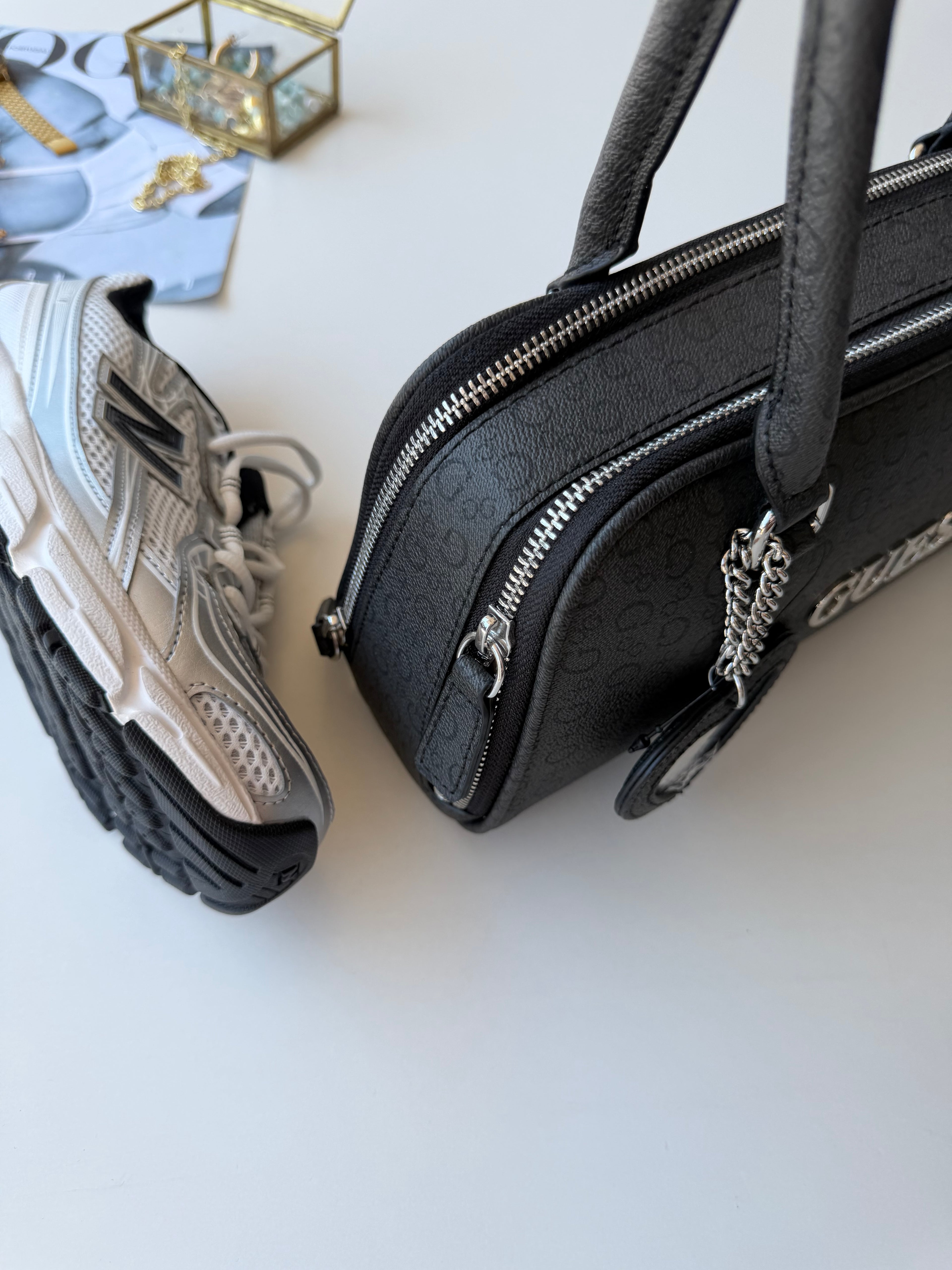 Bolsa baguette Guess