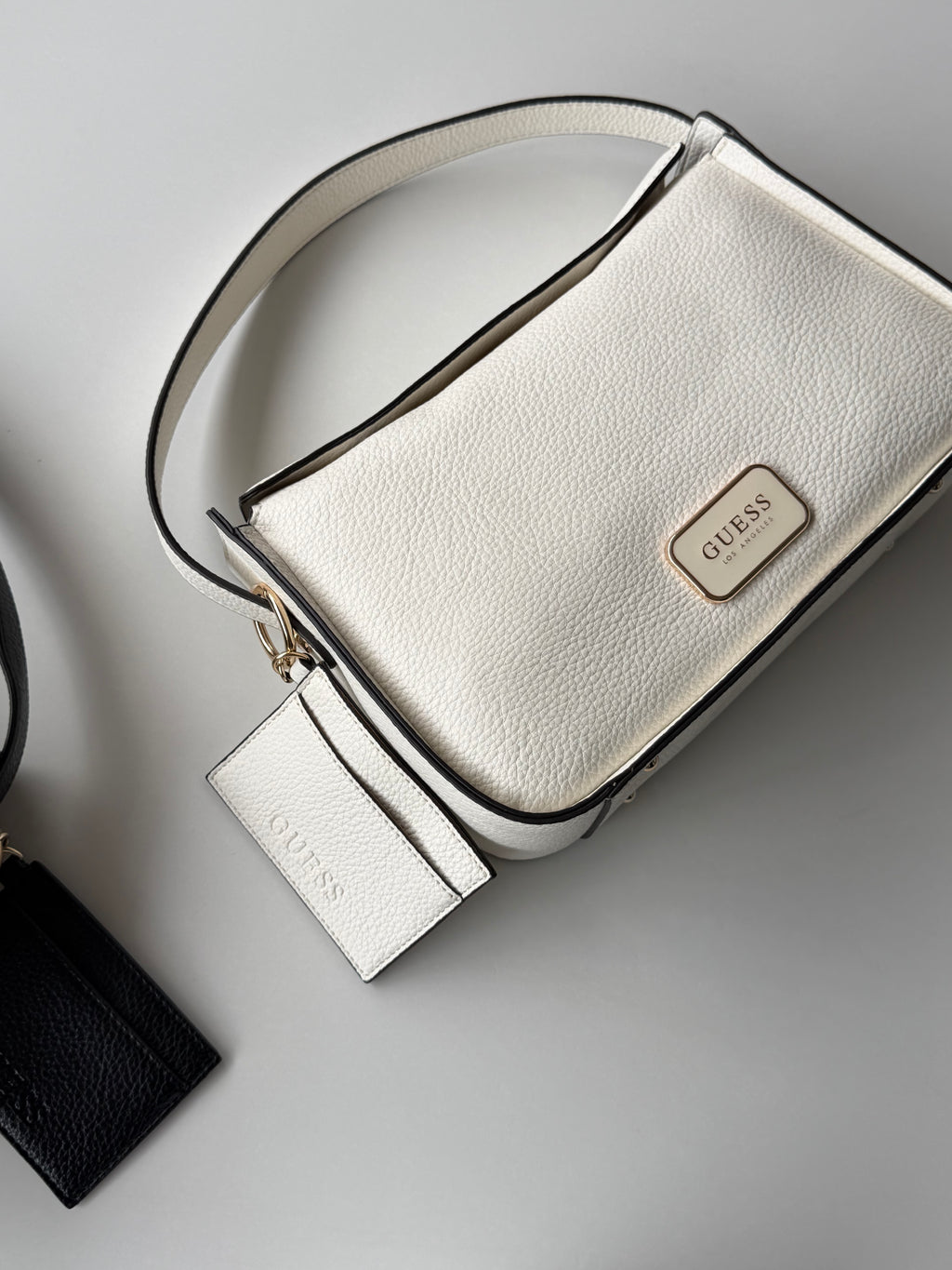 Bolsa shoulder bag Guess con tarjetero